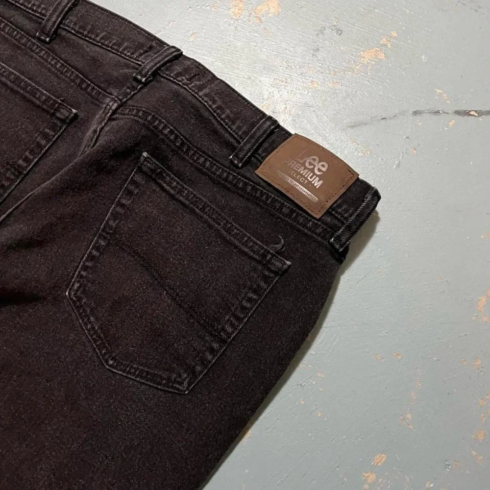 Lee Black Relaxed Fit Jeans with Smooth Finish - Picture 4 of 7